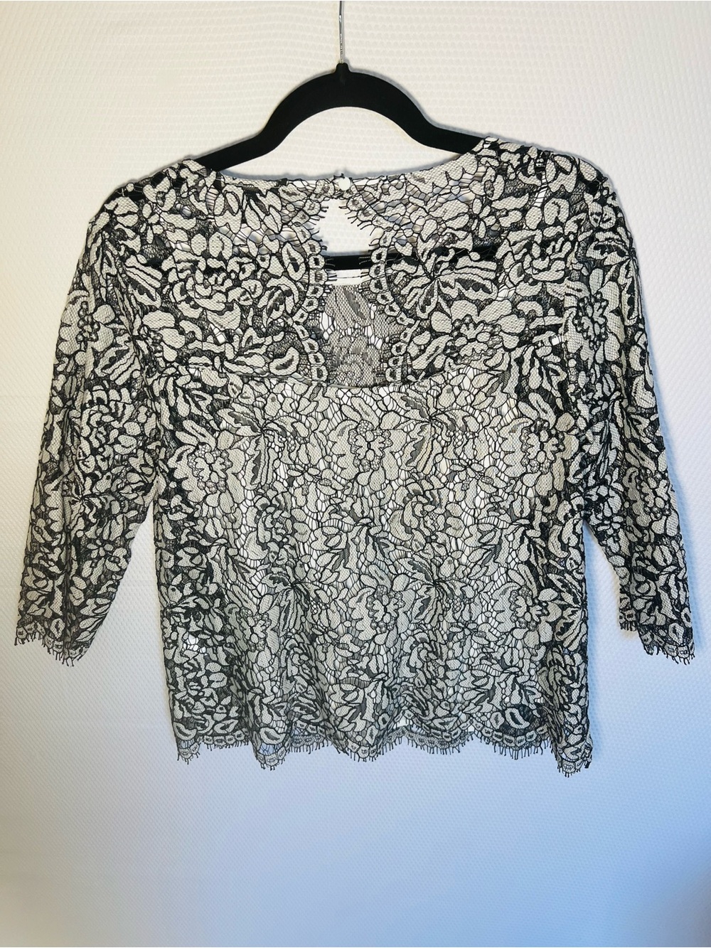 Banana Republic Black and White Floral Lace Blouse - Picture 3 of 10